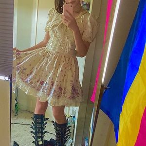 Meet your Posher, Simp ʅ（◞‿◟）ʃ